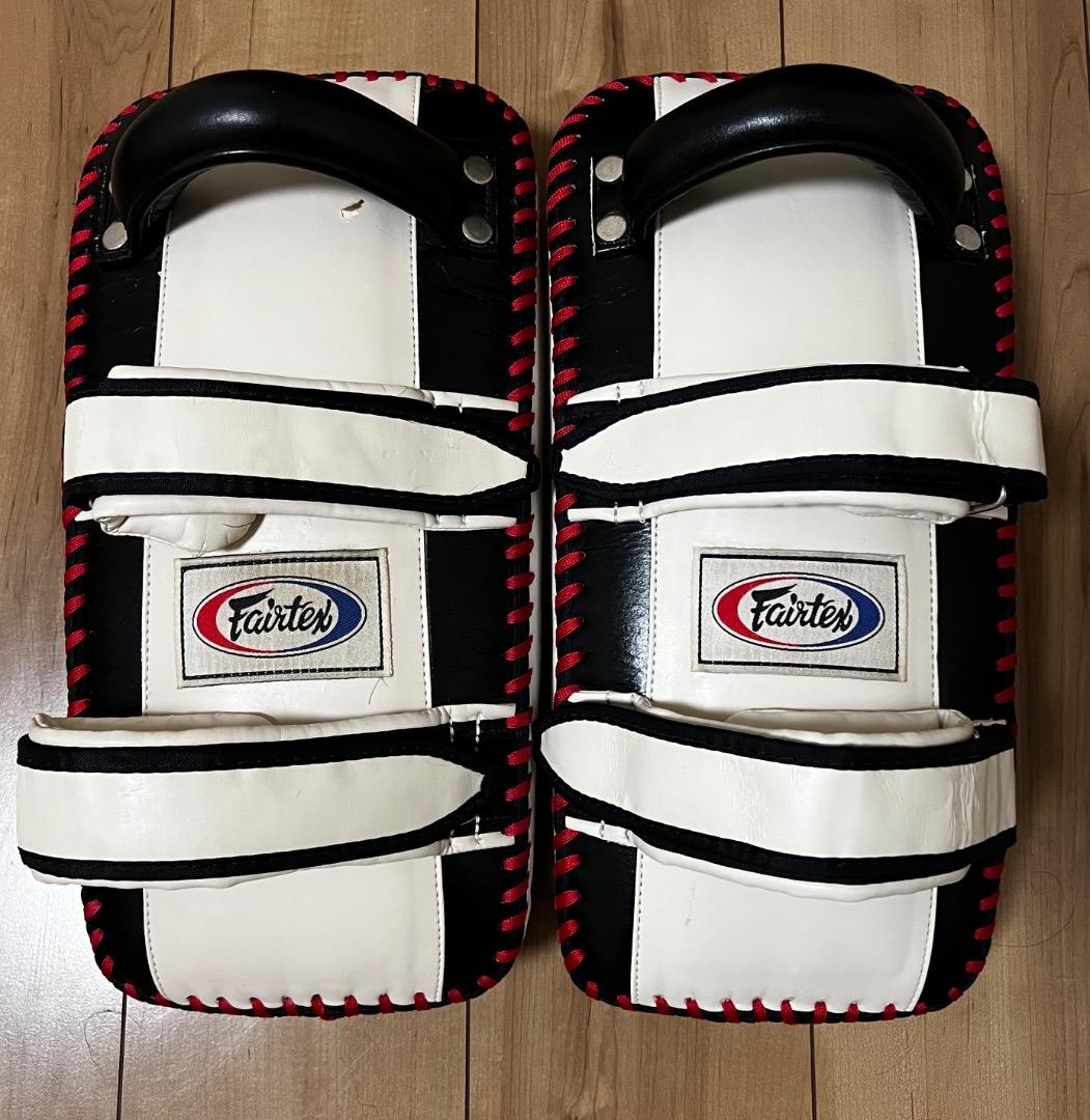 Fairtex フェアテックス キックミット 白黒赤