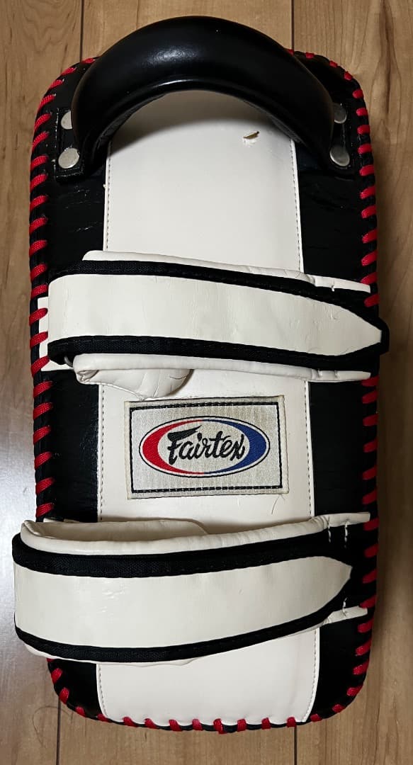 Fairtex フェアテックス キックミット 白黒赤