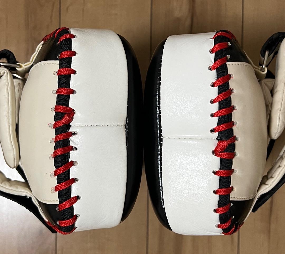 Fairtex フェアテックス キックミット 白黒赤