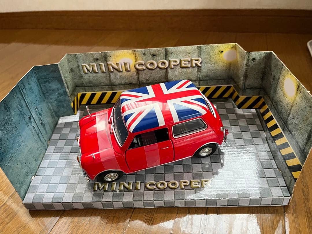 ミニカー　 ミニクーパー　1/18 赤