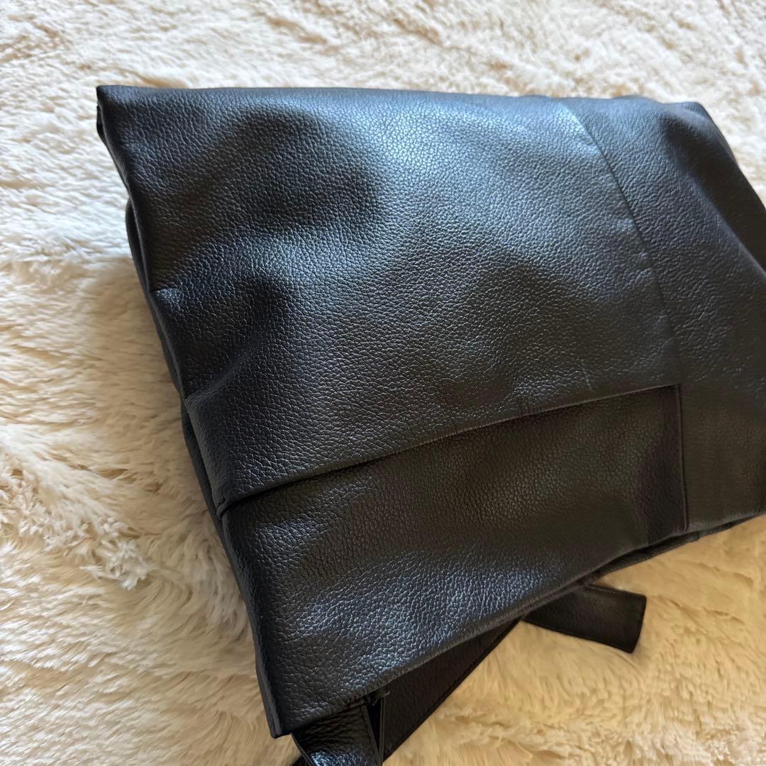 ear PAPILLONNERレザーショルダーバッグ ブラックフラップポケット付