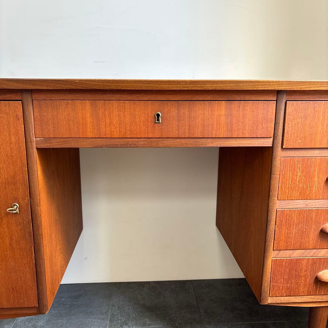 格安現品処分！　北欧ヴィンテージ　 デンマーク製　ヴィンテージデスク