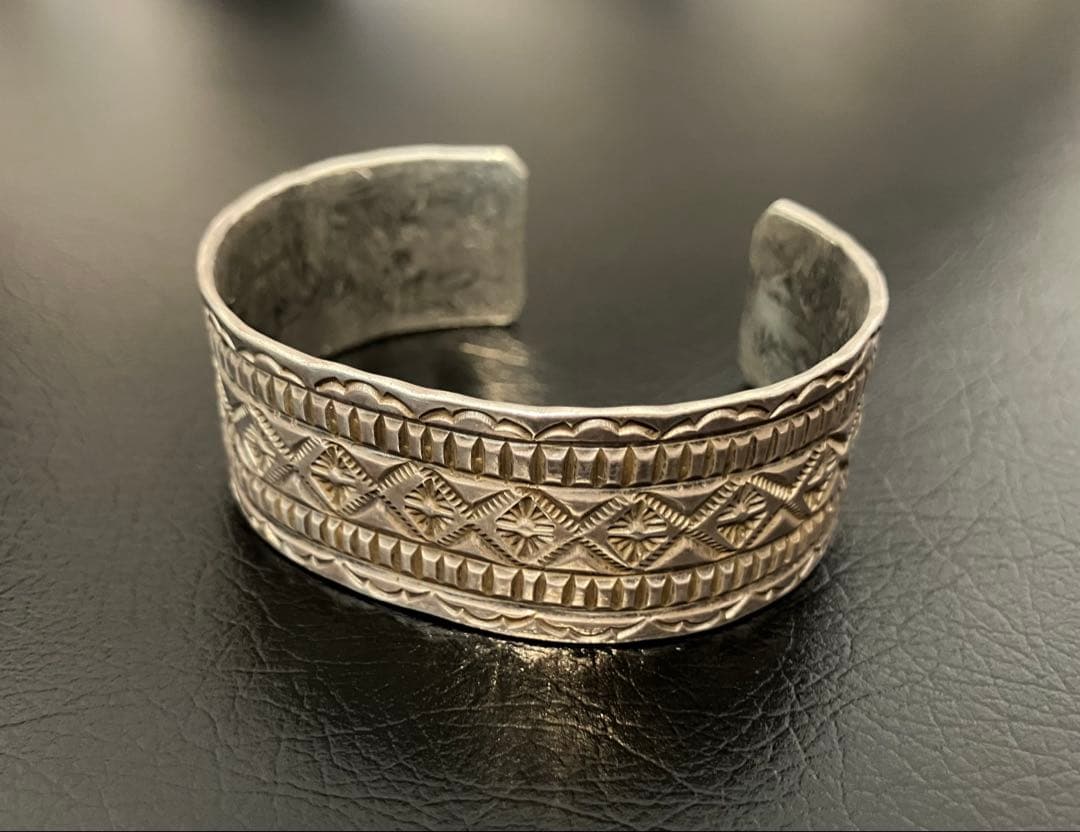 NAVAJOナバホ　ヴィンテージチゼル&スタンプインゴットバングル