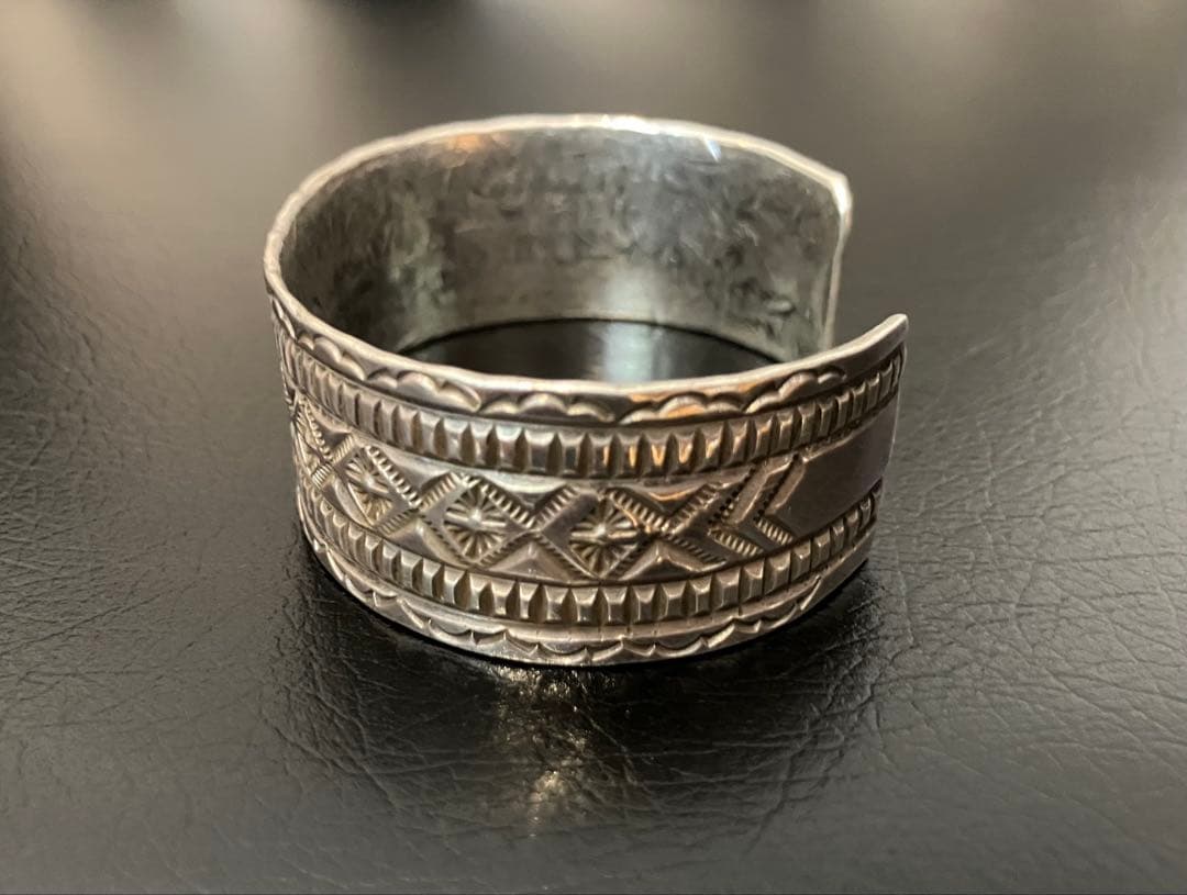 NAVAJOナバホ　ヴィンテージチゼル&スタンプインゴットバングル