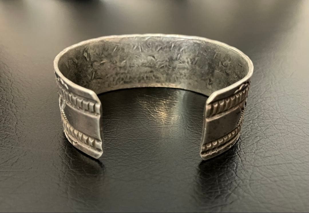 NAVAJOナバホ　ヴィンテージチゼル&スタンプインゴットバングル