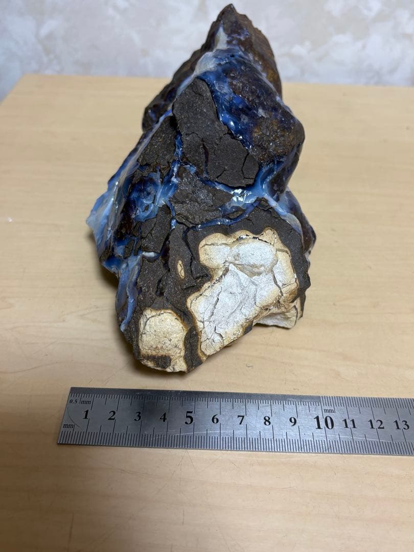 オーストラリア産　大きなボルダーオパール原石　約1976g パワーストーン置物