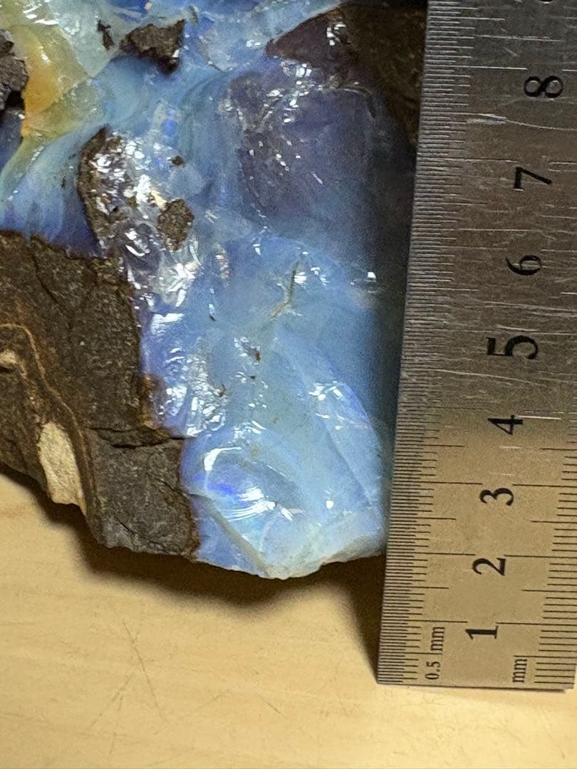 オーストラリア産　大きなボルダーオパール原石　約1976g パワーストーン置物