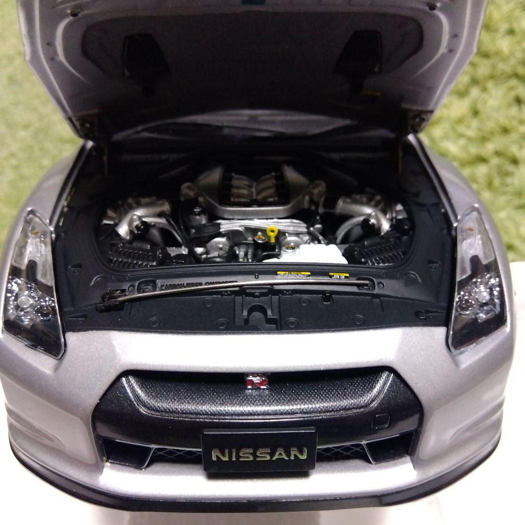 京商 日産 GTR R35 プレミアムエディション 1/18　ミニカー