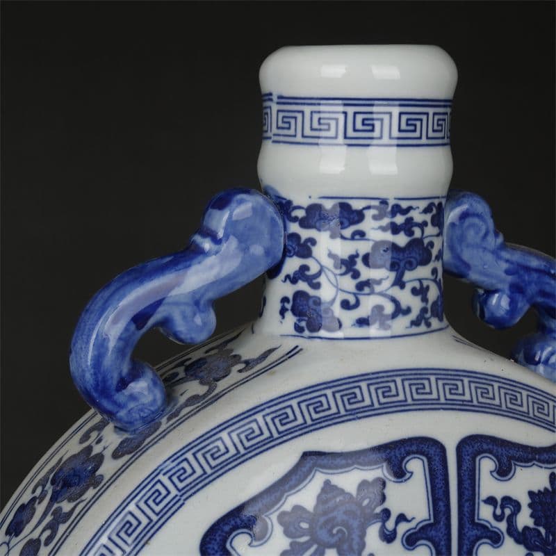 景徳鎮 陶磁器 青花八宝抱月瓶 装飾品 工芸品 置物