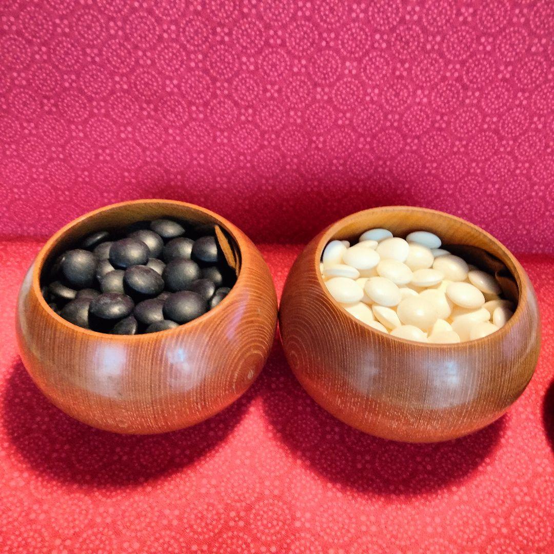 蛤白石那智黒石欅特大碁笥付き白33号 9.3mmUp高級白181個黒[懐志]碁笥