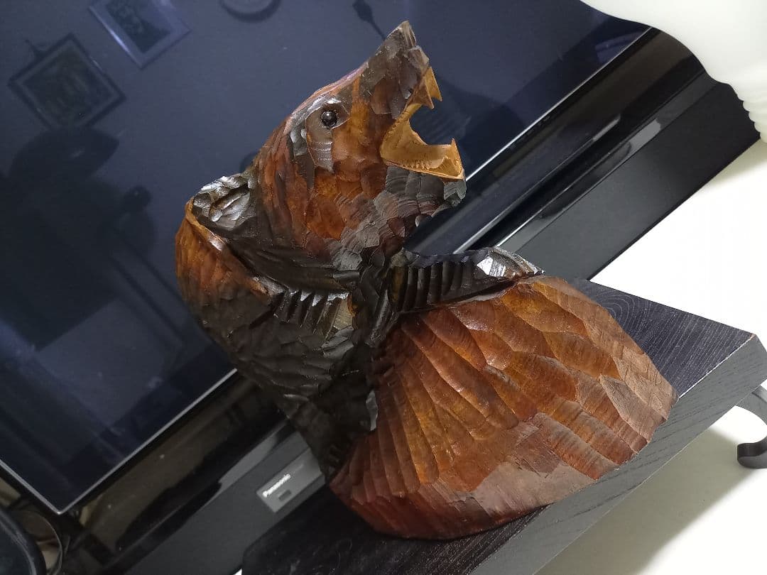 北海道　農民　民芸　大型　木彫り　硝子目　鮭背負い熊　台座　付属