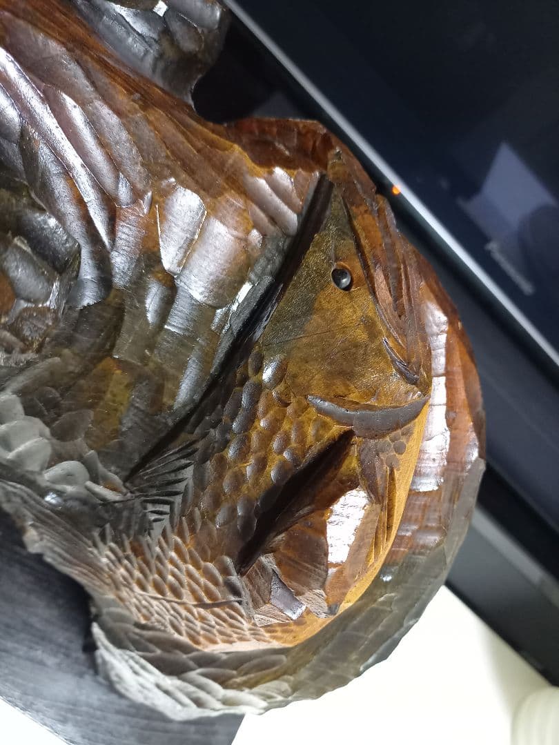 北海道　農民　民芸　大型　木彫り　硝子目　鮭背負い熊　台座　付属