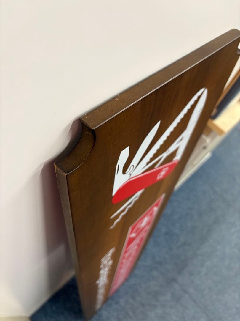 看板 木製Victorinox スイスアーミーナイフ 木製サイン 吊り下げ