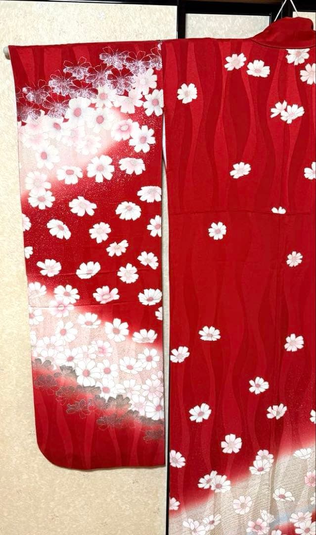 山口小夜子氏デザイン監修　振袖、長襦袢セット　赤系　花柄