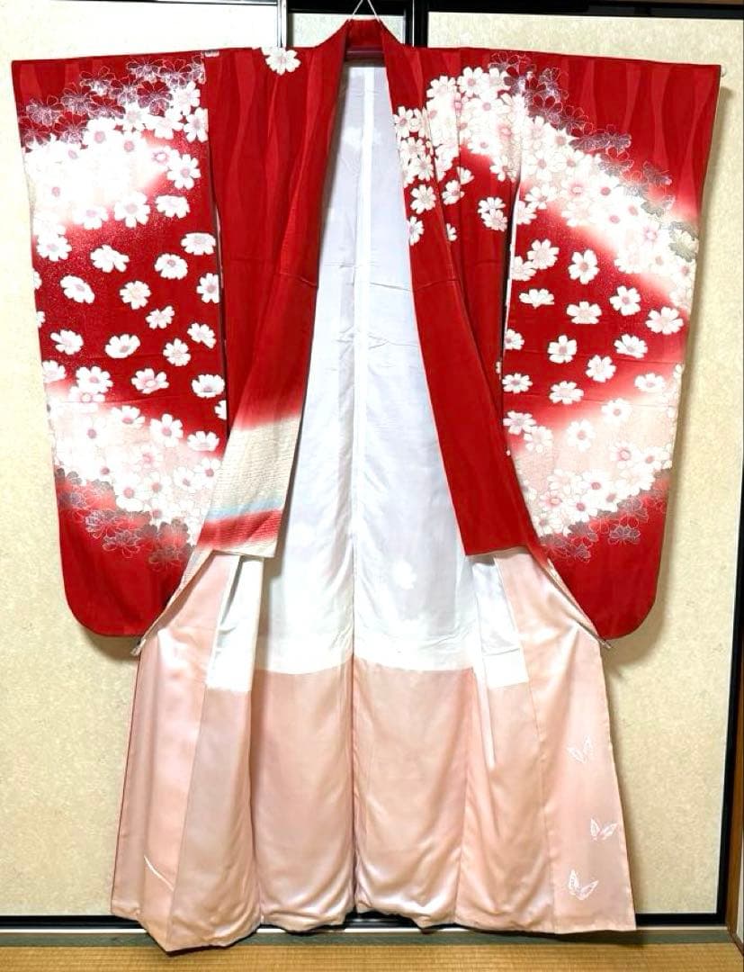 山口小夜子氏デザイン監修　振袖、長襦袢セット　赤系　花柄