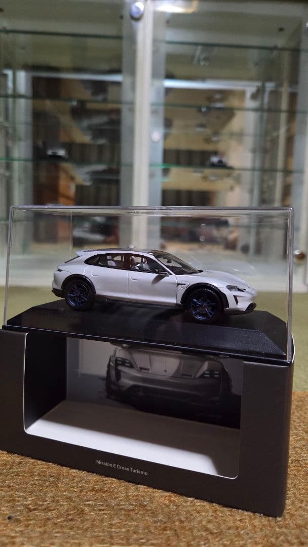 1/43 Porsche 特注 Mission e 2018 Spark