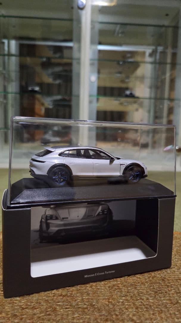 1/43 Porsche 特注 Mission e 2018 Spark