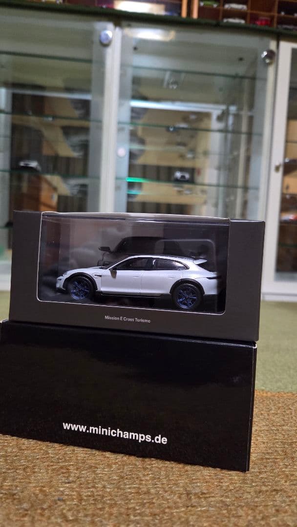 1/43 Porsche 特注 Mission e 2018 Spark