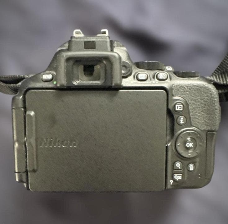 Nikon D5600 ダブルズームキット 動作品 箱付き