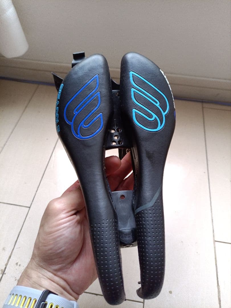 さらに値下げトライアスロン用サドルとボトルケージ