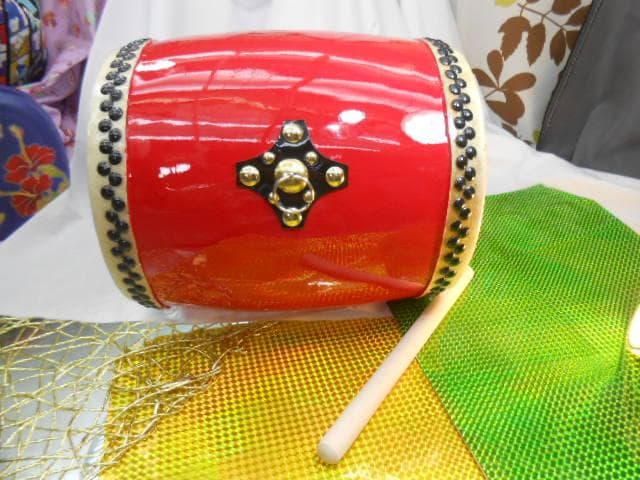 新品未使用(送料無料)13.980円　エイサー小太鼓24cm 3mのサージ付き