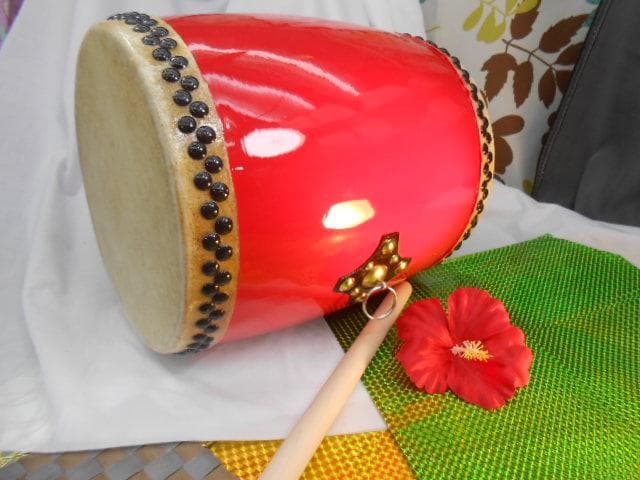 新品未使用(送料無料)13.980円　エイサー小太鼓24cm 3mのサージ付き