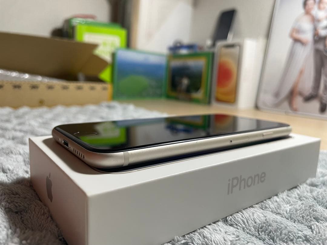 iPhone SE 第3世代 スターライト SIMフリー 超美品