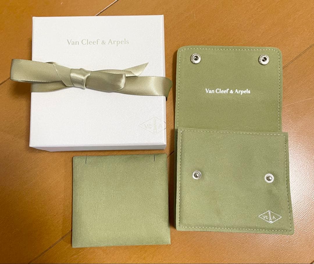 Van Cleef & Arpels アルハンブラ　ネックレス用グリーンポーチ