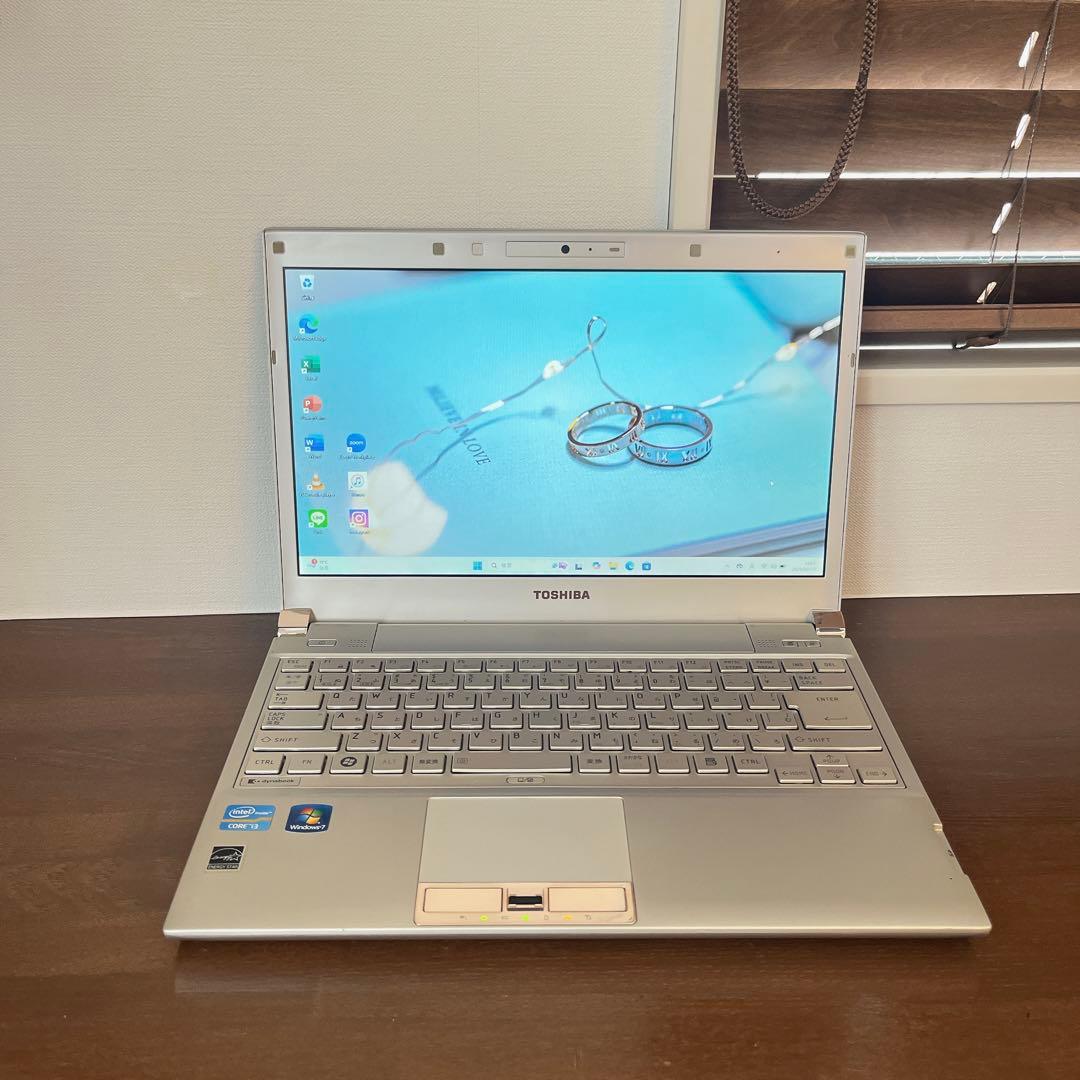 カメラ付PC✨ノートパソコン　windows11✨オフィス付き✨小型軽量✨東芝