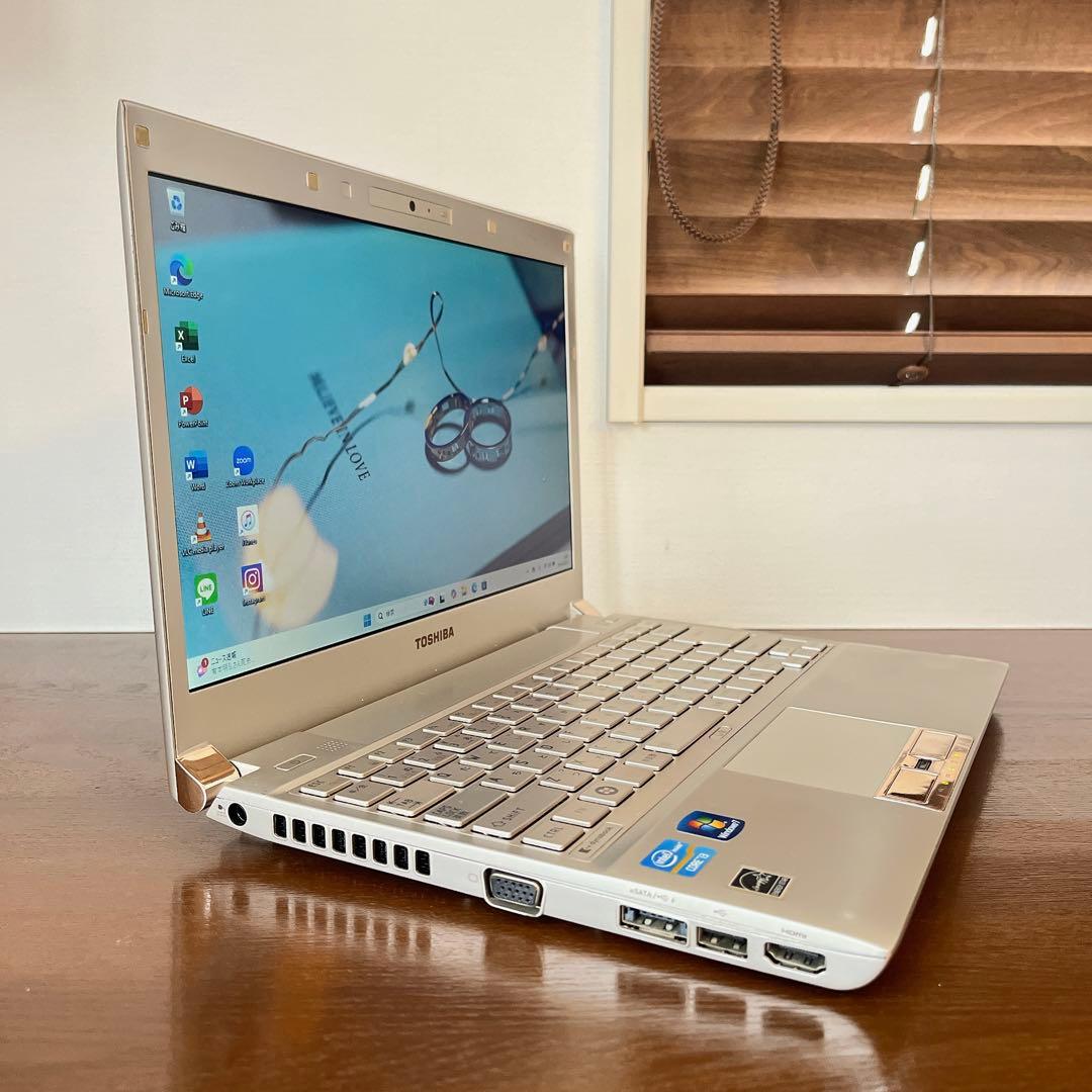 カメラ付PC✨ノートパソコン　windows11✨オフィス付き✨小型軽量✨東芝