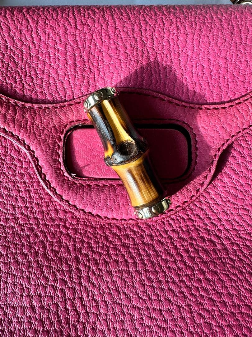 美品GUCCI (グッチ)のピンク 牛革バッグ バンブーハンドル