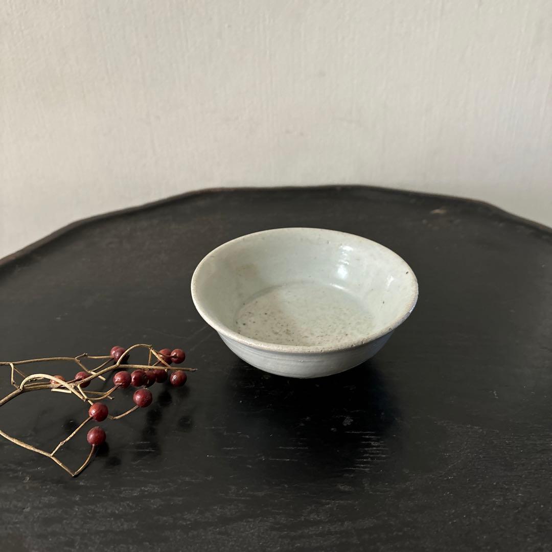 李朝盃　堅手　小鉢　白磁　酒器　小服茶碗　韓国アンティーク　古道具　民芸　古陶磁