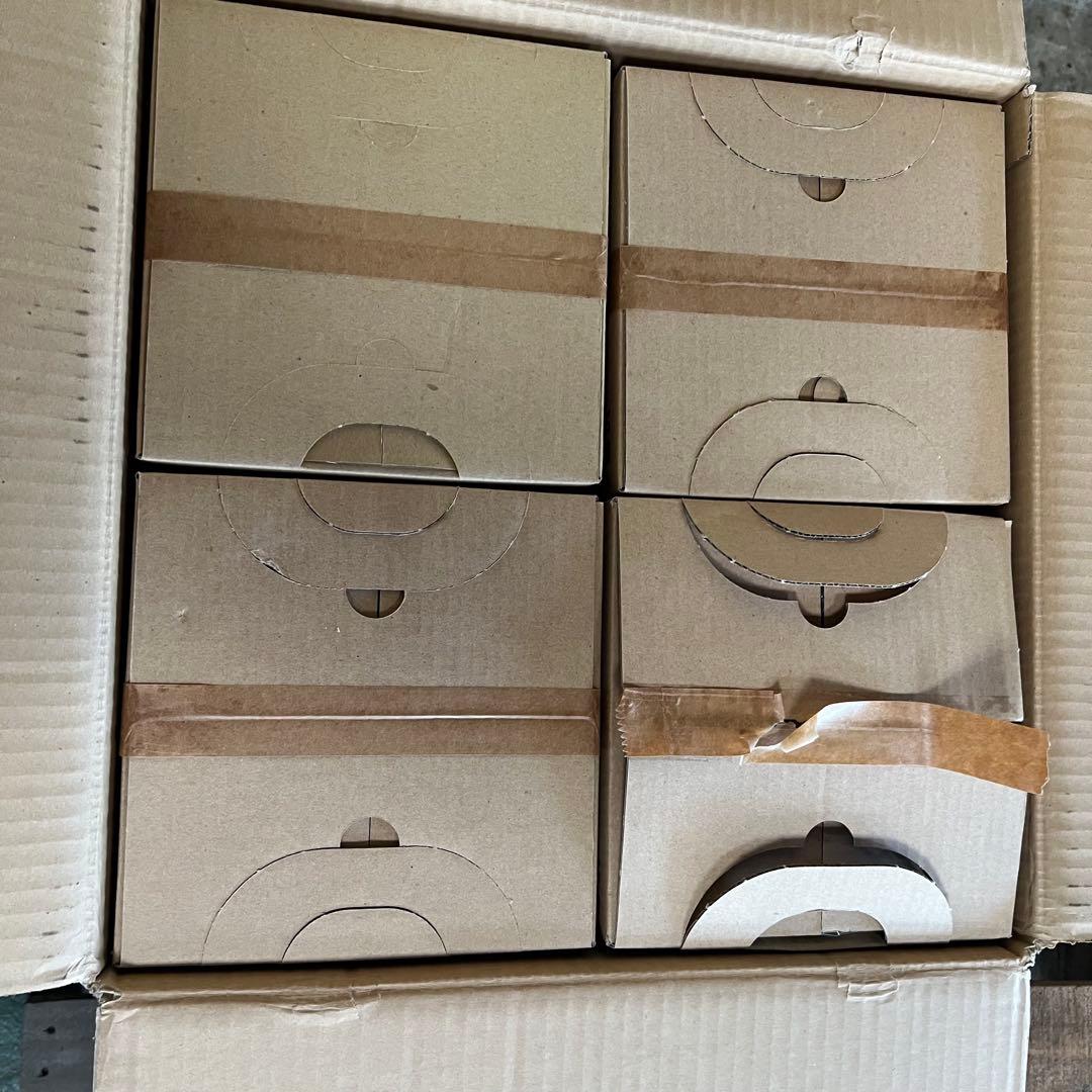 40巻4箱 情報交換用紙テープ 幅25.4 (白)赤矢印 内径60 巴川製紙