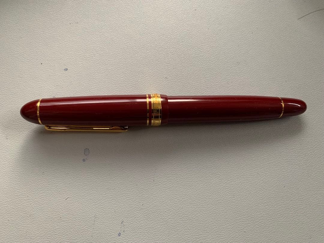 セーラー万年筆の赤い万年筆 金メッキペン先