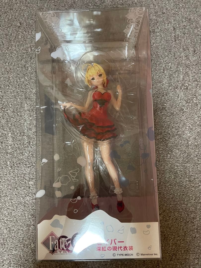 Fate/EXTRA CCC セイバー 深紅の現代衣装