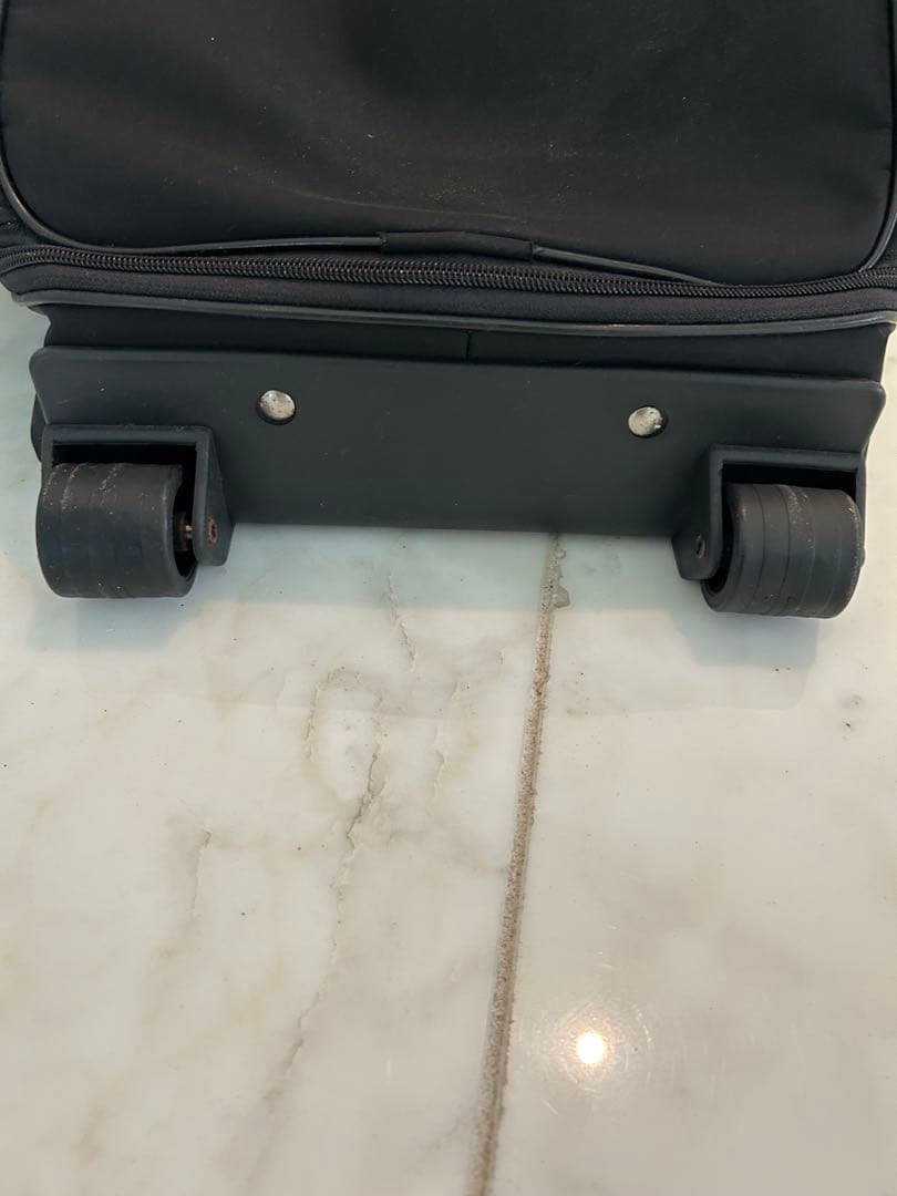 FENDI ￼キャリーケース黒ボストンバッグツーウェイ