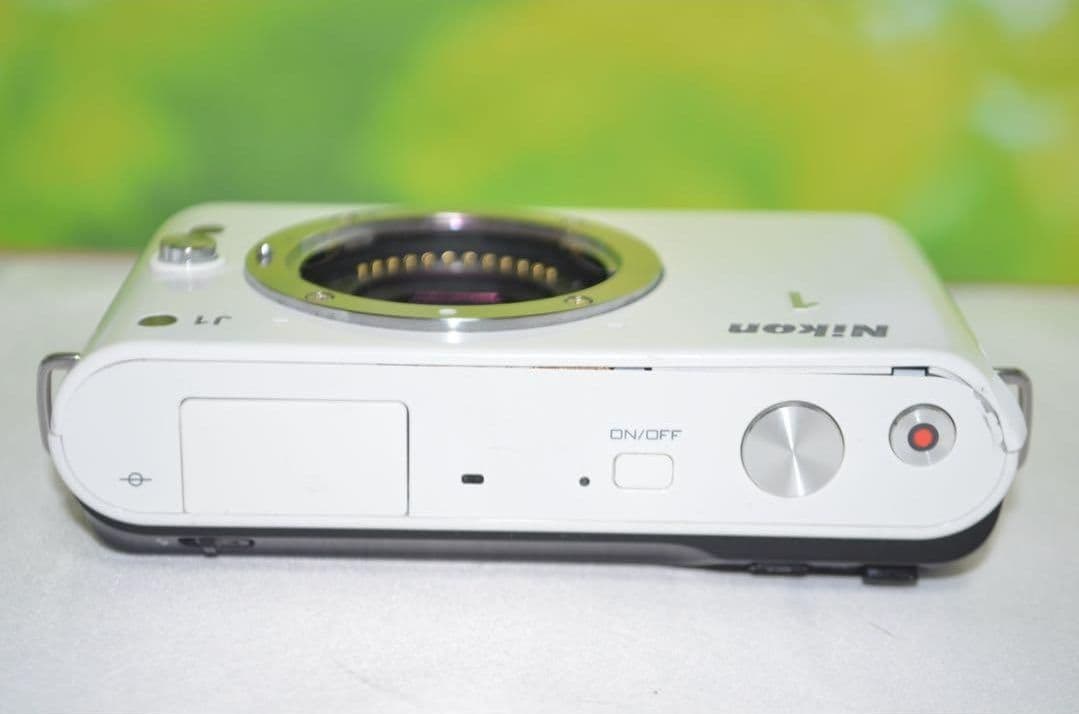 ※訳あり※　Nikon 1 J1 ホワイト ミラーレスカメラ