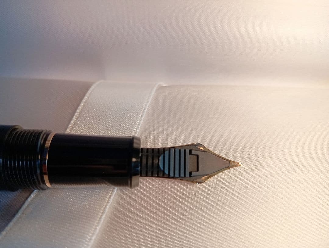 PLATINUM 万年筆♯3776 14K F 585 ブラック新品同様