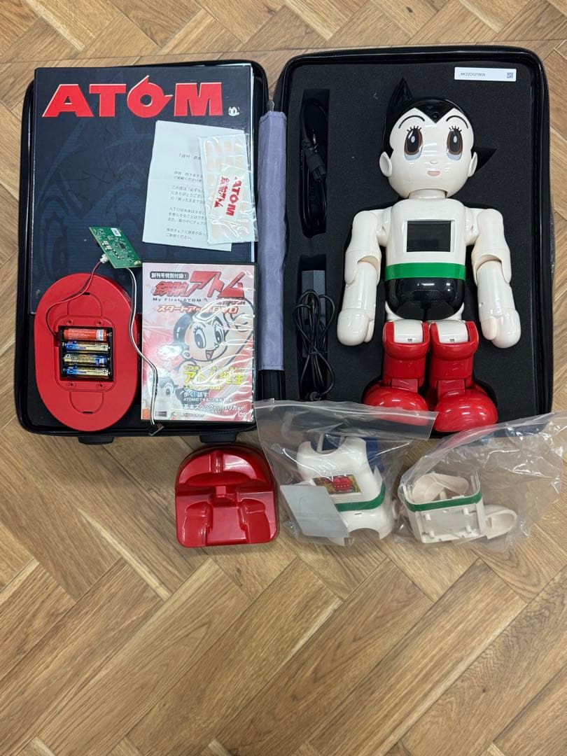 【送料込み】鉄腕アトム　コミュニケーションロボット　　専用キャリー付　ATOM