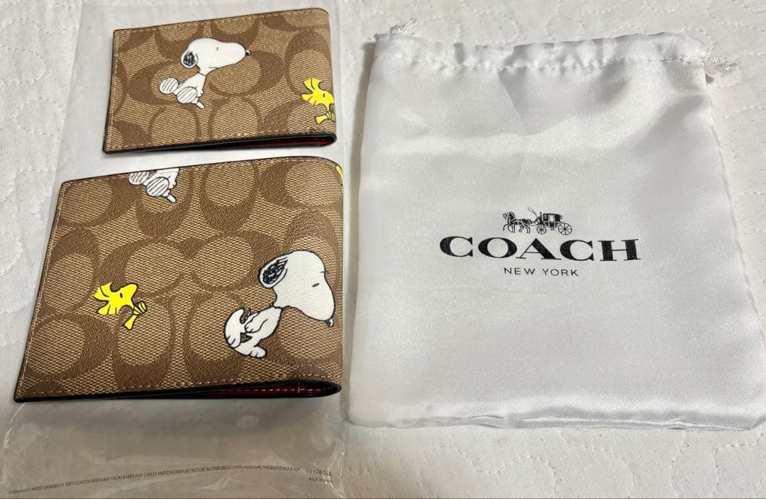 コーチ折りたたみ財布　カードケーススヌーピー新商品