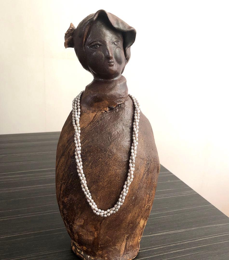 陶芸作品　陶人形シリーズ作品①   陶彫刻　淡水パールネックレスを装着