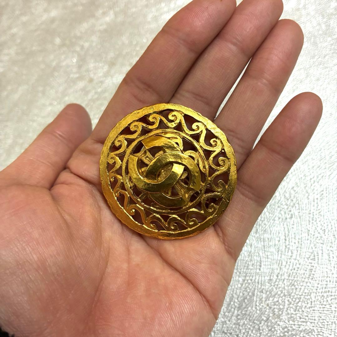 定価【￥129,800】シャネル ココマーク ラウンド ブローチ