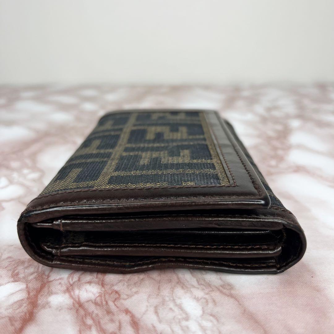 【極美品】FENDI 二つ折り財布　折り財布45