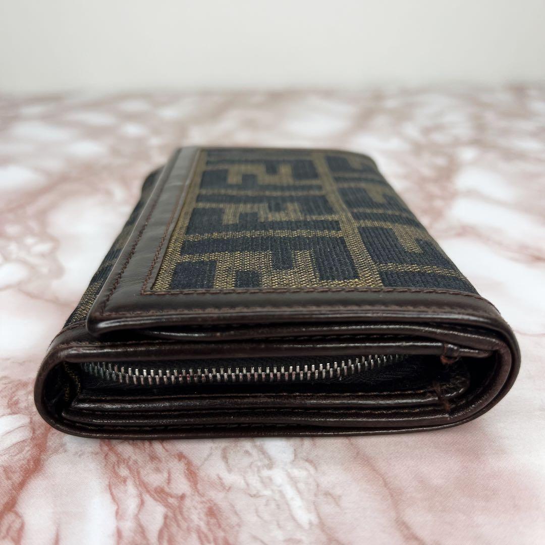 【極美品】FENDI 二つ折り財布　折り財布45