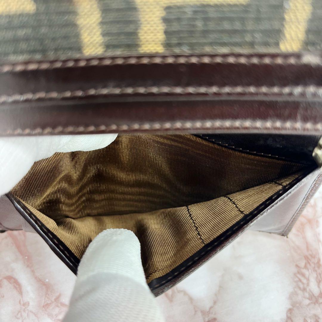 【極美品】FENDI 二つ折り財布　折り財布45