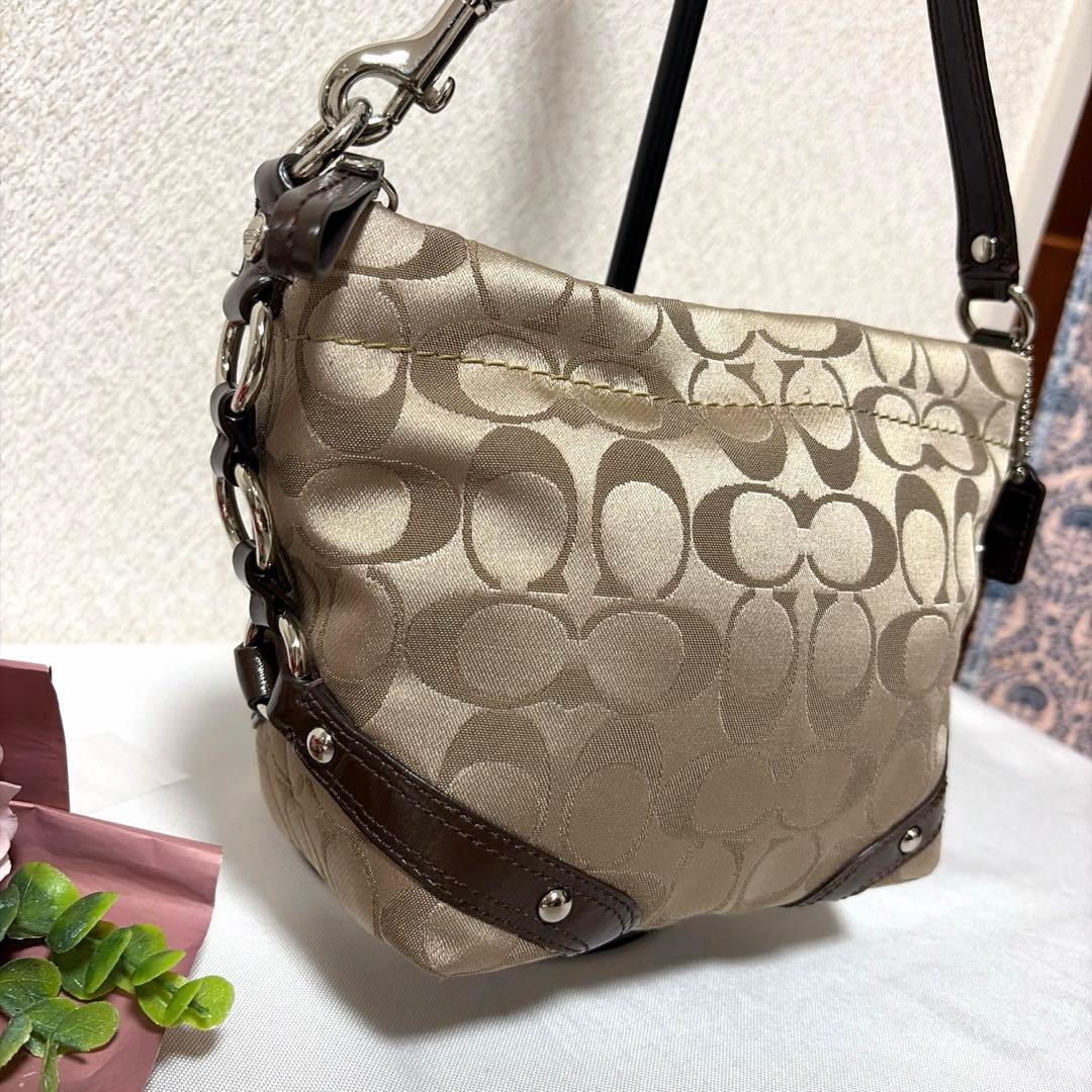 未使用級 COACH コーチ スタッズ アクセサリーポーチ ハンドバッグ