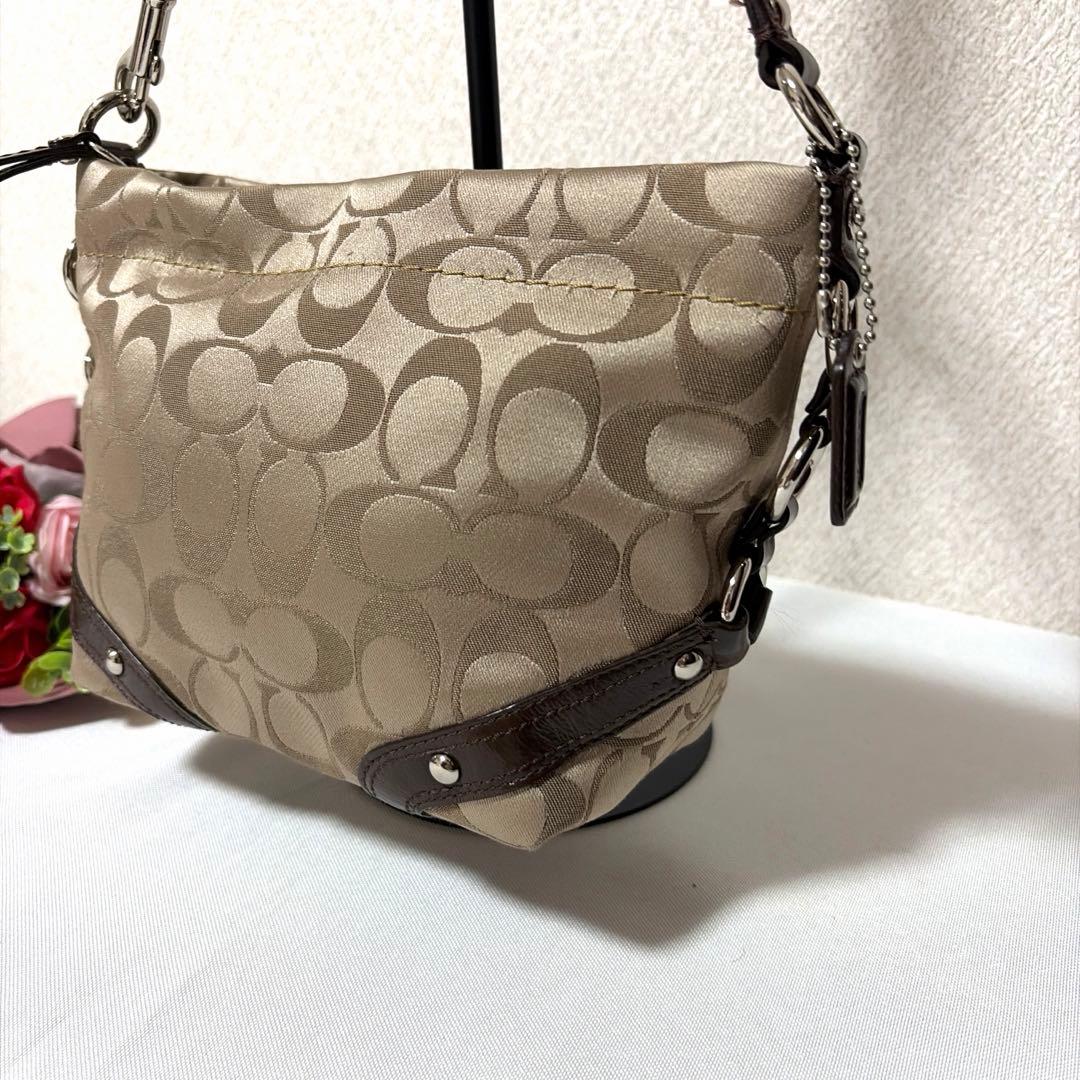 未使用級 COACH コーチ スタッズ アクセサリーポーチ ハンドバッグ