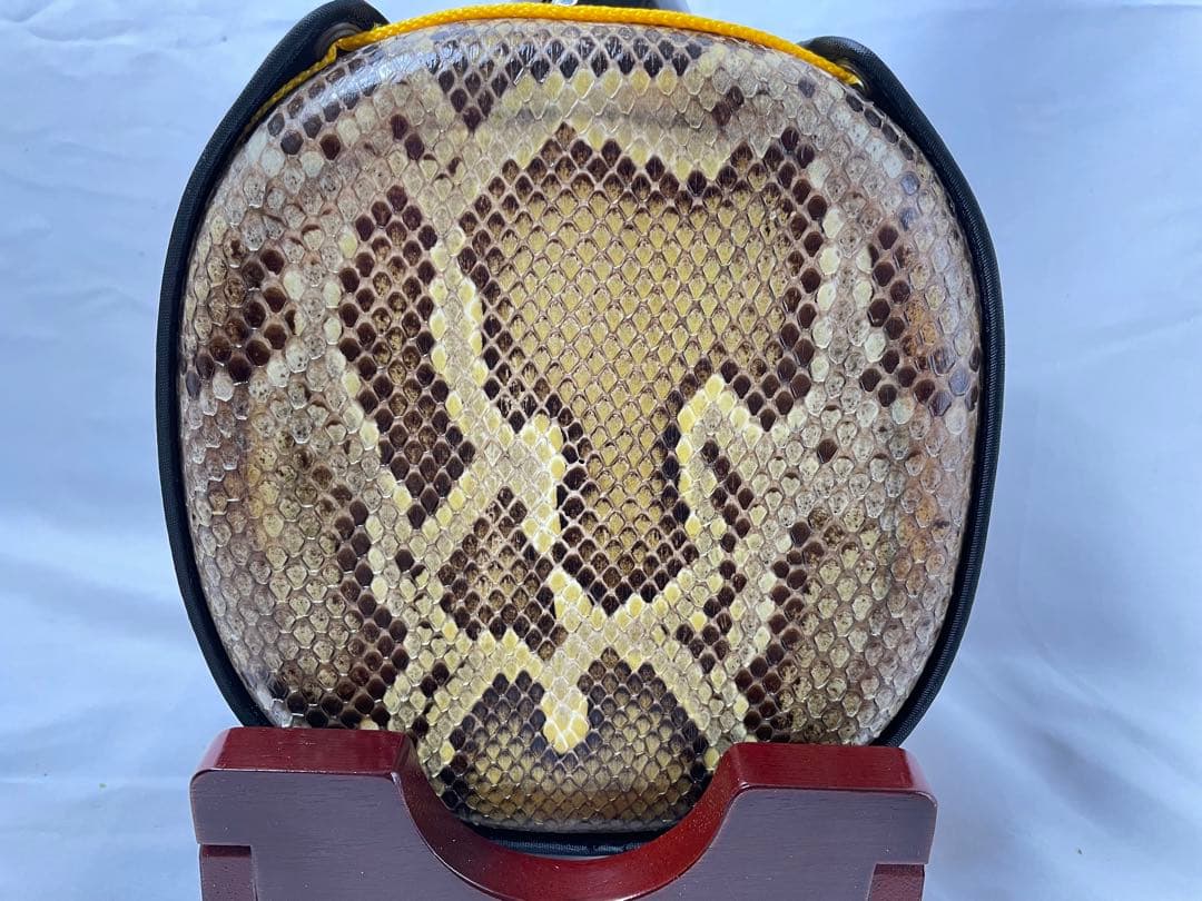 沖縄三線 紫檀棹 本皮1枚張り 高級モデル