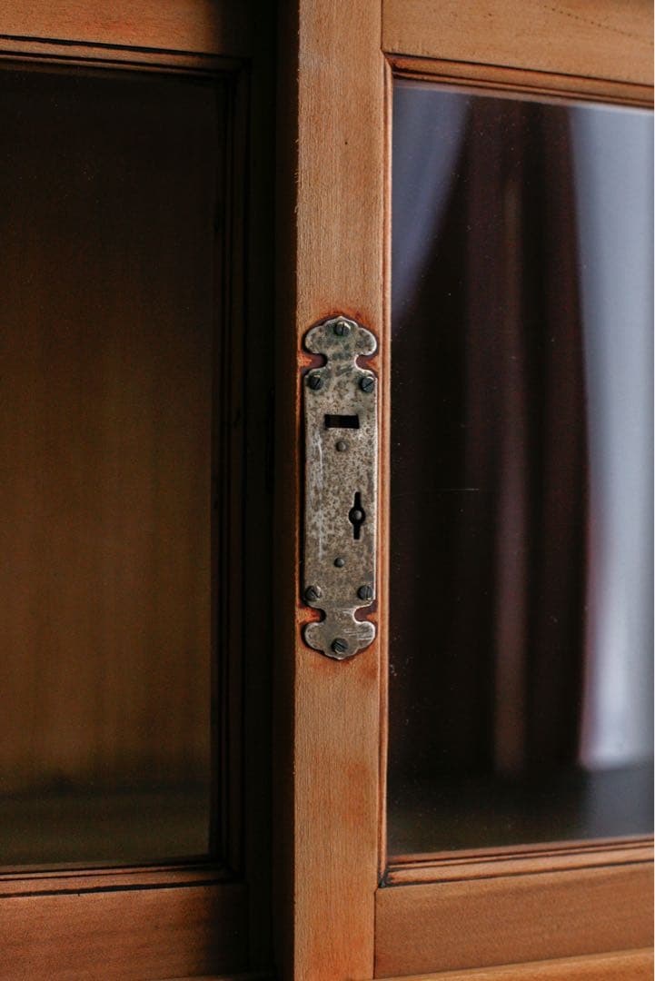 ショーケース　ガラス戸　無垢材　杉材　飾り棚　展示棚　古家具　古道具