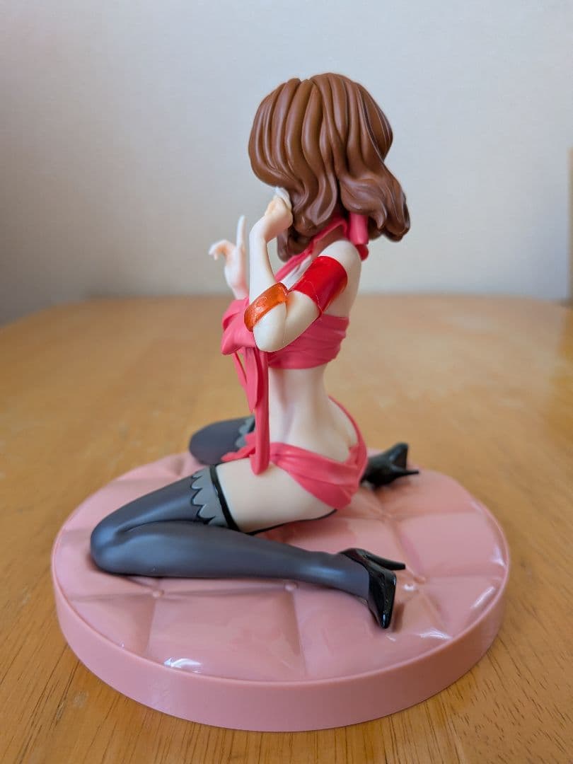 峰不二子セクシー膝立ちフィギュア 　ピンク